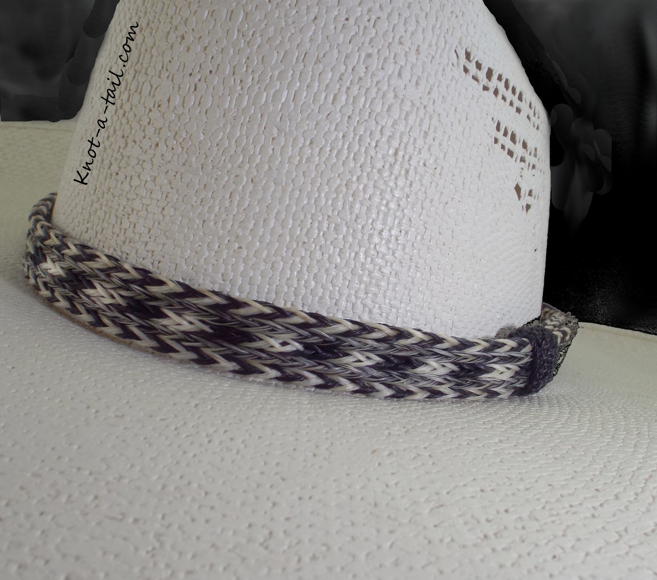 Distinctive Gray-black Hat Band 