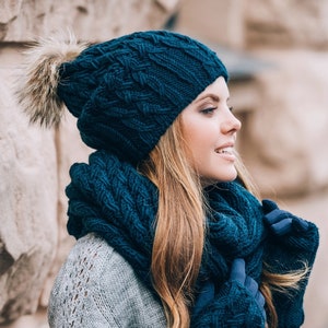 LumiSyne Hiver 3 En 1 Packs Bonnet Tricoté Écharpe Et Gants Homme Femme  Mode Simple Jacquard Bicolore Foulard Longue Gants d'Écran Tactile Chapeau  Beanie Laine Épaissie Douce, Bleu Taille unique : 