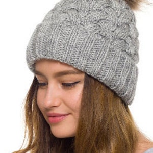 Bonnet doublé polaire à pompon en fourrure, bonnet à pompon, bonnet en tricot, bonnet d'hiver pour femme, gros bonnet, bonnet en tricot épais, bonnet, bonnet à pompon en fourrure, bonnet Gris