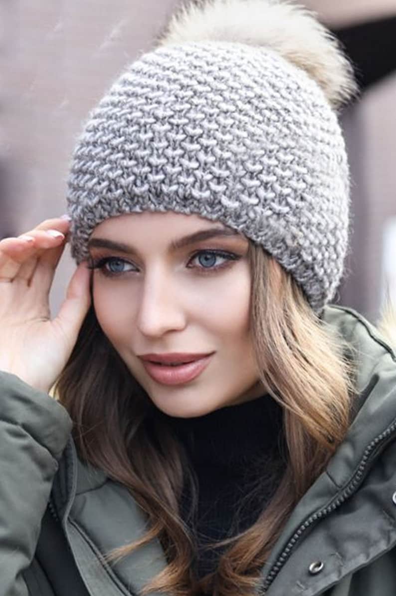 шапка кофейного цвета. шапка кофейного цвета. шапка женская вязаная верона. шапка женская кофейная. комплект шапка шарф перчатки женские kamea.