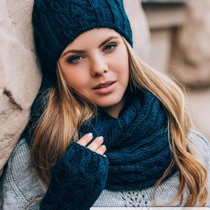 Ensemble bonnet écharpe et gants, ensemble bonnet écharpe, bonnet écharpe mitaines-chapeau écharpe femme-bonnet d'hiver à pompons doublé de polaire mitaines gants écharpe Dark Blue