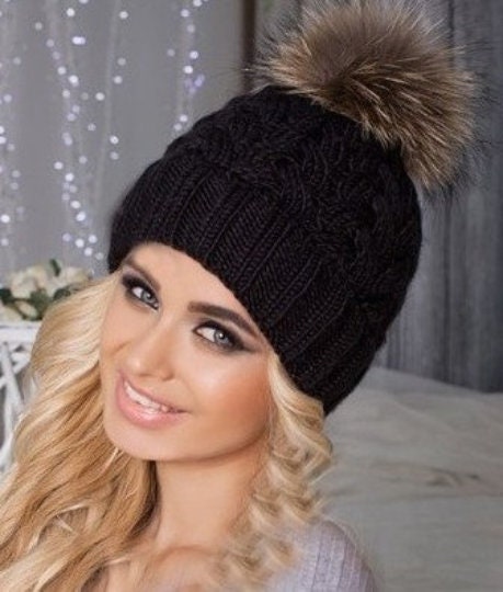 black pom pom hat womens