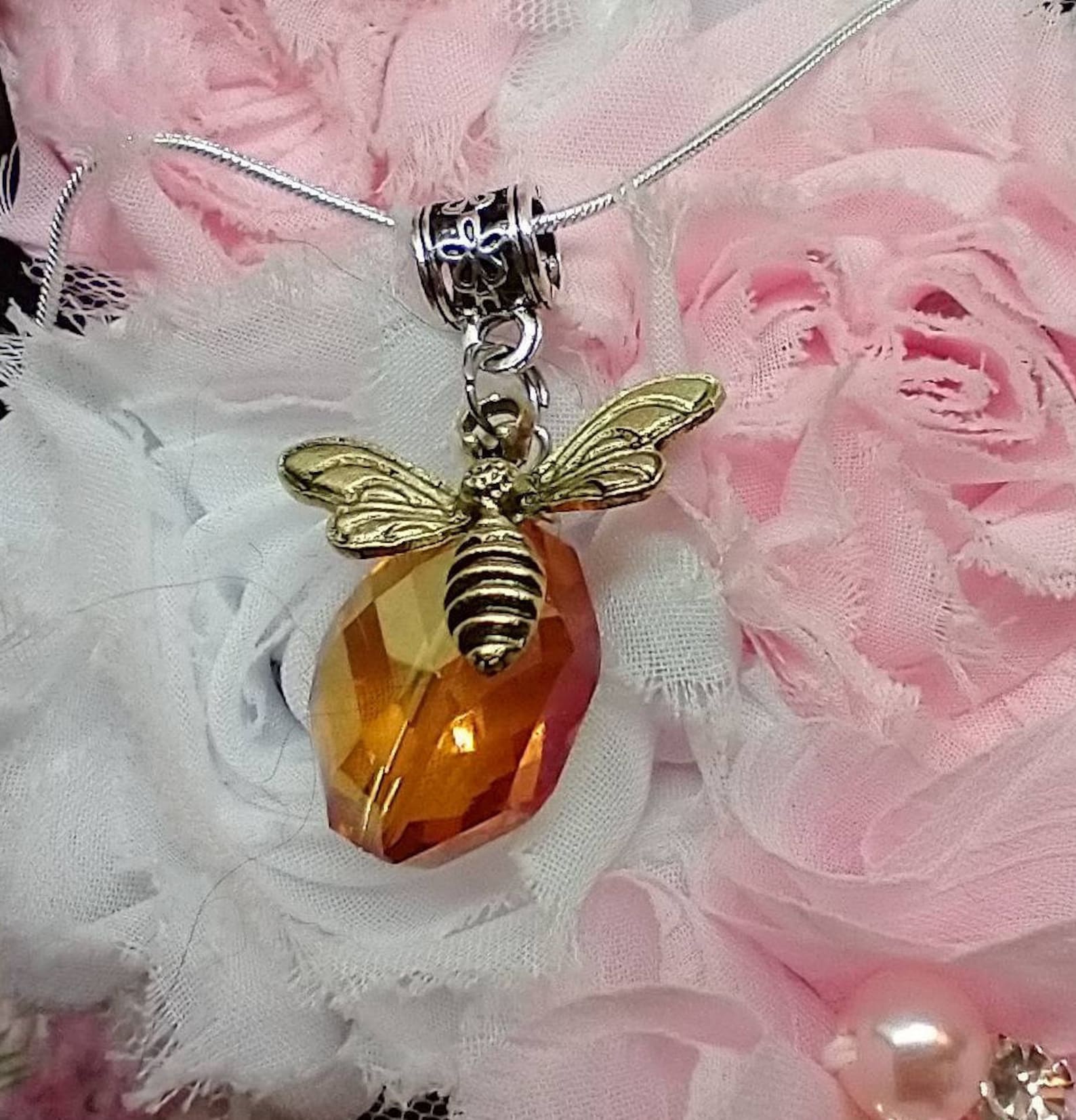 Crystal bee necklace Clearance