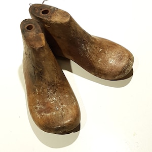 Antique Solid Wood Shoe Tree Form Pair Child Size 4 Cobbler Shoemaker Industrial