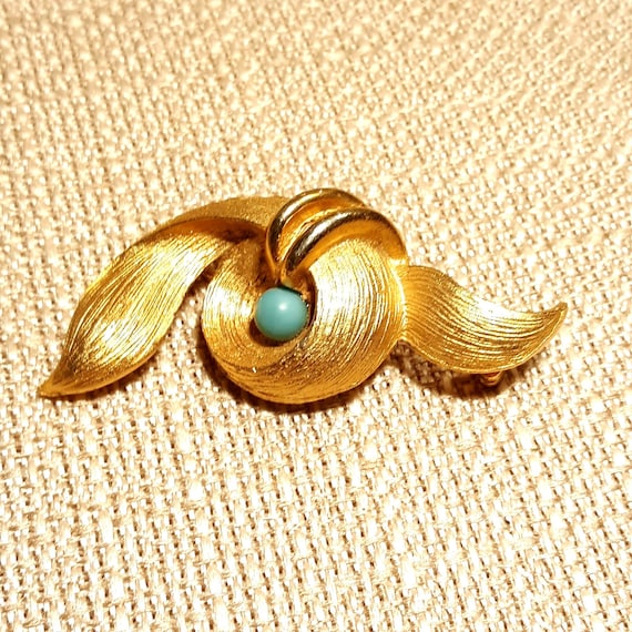 Vintage Goldtone Knot Ribbon Turquoise Brooch - image 1