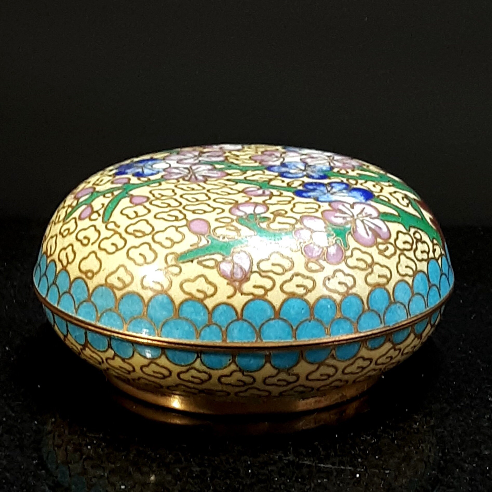 0421-180 中国七宝細工の指輪 茶嗅ぎタバコ入れ 花柄エナメル 真鍮 象牙地 ヴィンテージ 0421-180 中国七宝細工の指輪 茶嗅ぎタバコ入れ 花柄エナメル 真鍮