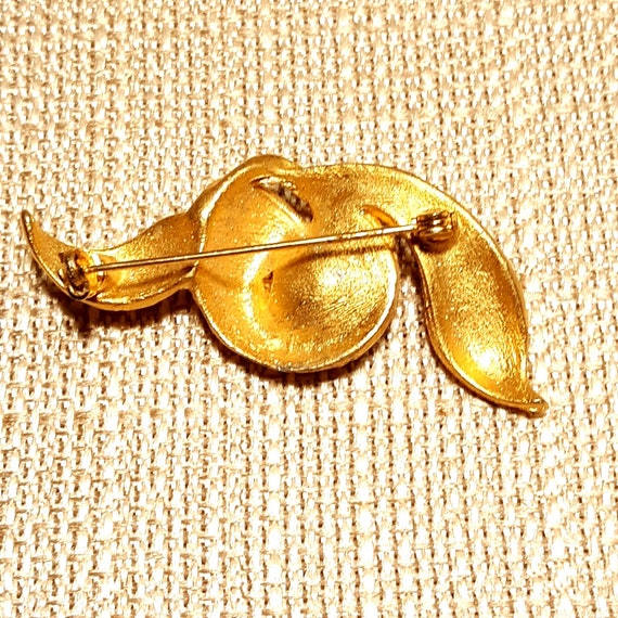 Vintage Goldtone Knot Ribbon Turquoise Brooch - image 4