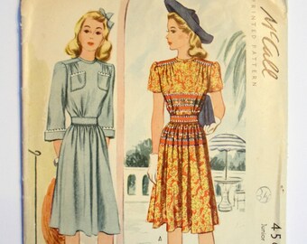 1940s McCalls Dress Pattern 4561 Junior Size 15 Bust 33