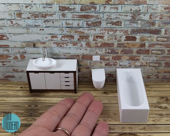Miniatura WC Per Casa Delle Bambole In Metallo Bianco, Scala 1:12 – Accessorio Arredo Bagno Realistico Per Diorami E Case Giocattolo