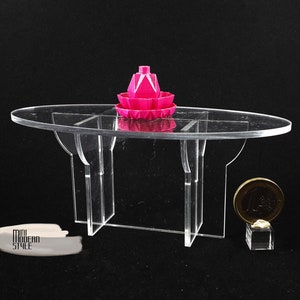 Oval table in plexiglass in scale 1:12 for doll houses