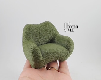Sillón moderno Ginny de plástico colorido a escala 1:12 para casas de muñecas.