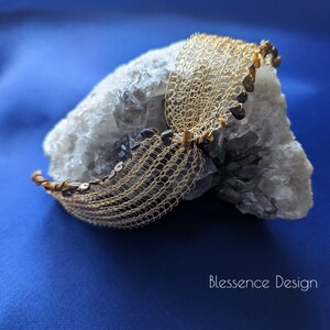Gold wire crochet bracelet with Tiger's eye crystals / Gold plated copper wire / Gift for her/ Birthday gift