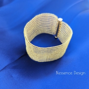 Gold wire crochet bracelet / Wire crochet jewellery /18K Gold plated copper wire / Gift for her/ Birthday gift