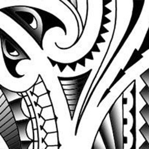 Conception symétrique de tatouage de veau maori, art de Kirituhi avec des motifs de koru et de fer de lance, fichiers JPG téléchargeables haute résolution
