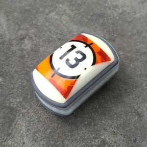Deslizador antiestrés con incrustaciones de bola de billar naranja n.° 13, filamento que brilla en la oscuridad, juguete EDC háptico crujiente de 3 clics