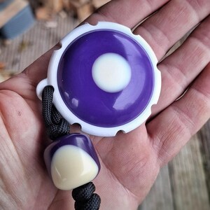 Lila GITD edc Fidget-Scheibe mit XL Perle. Hergestellt aus nr 4 Pool-Billard-Kugel | Seltener Taschenkunst Schlüsselanhänger