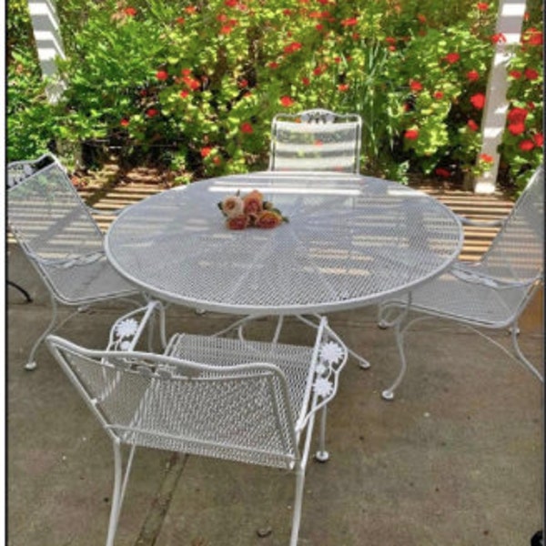 Vintage Russell Woodard Wrought Iron Patio Dining Set. Salterini Collection, Low 25” H Round Table 48” D & 4 Armchairs, Daisies Pattern, MCM