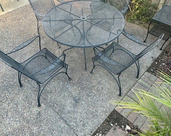 Vintage Patio Set by Russell Woodard, Table and 4 Barrel armchairs, Made of Wrought iron, 48” in diameter. Circa 1960’s