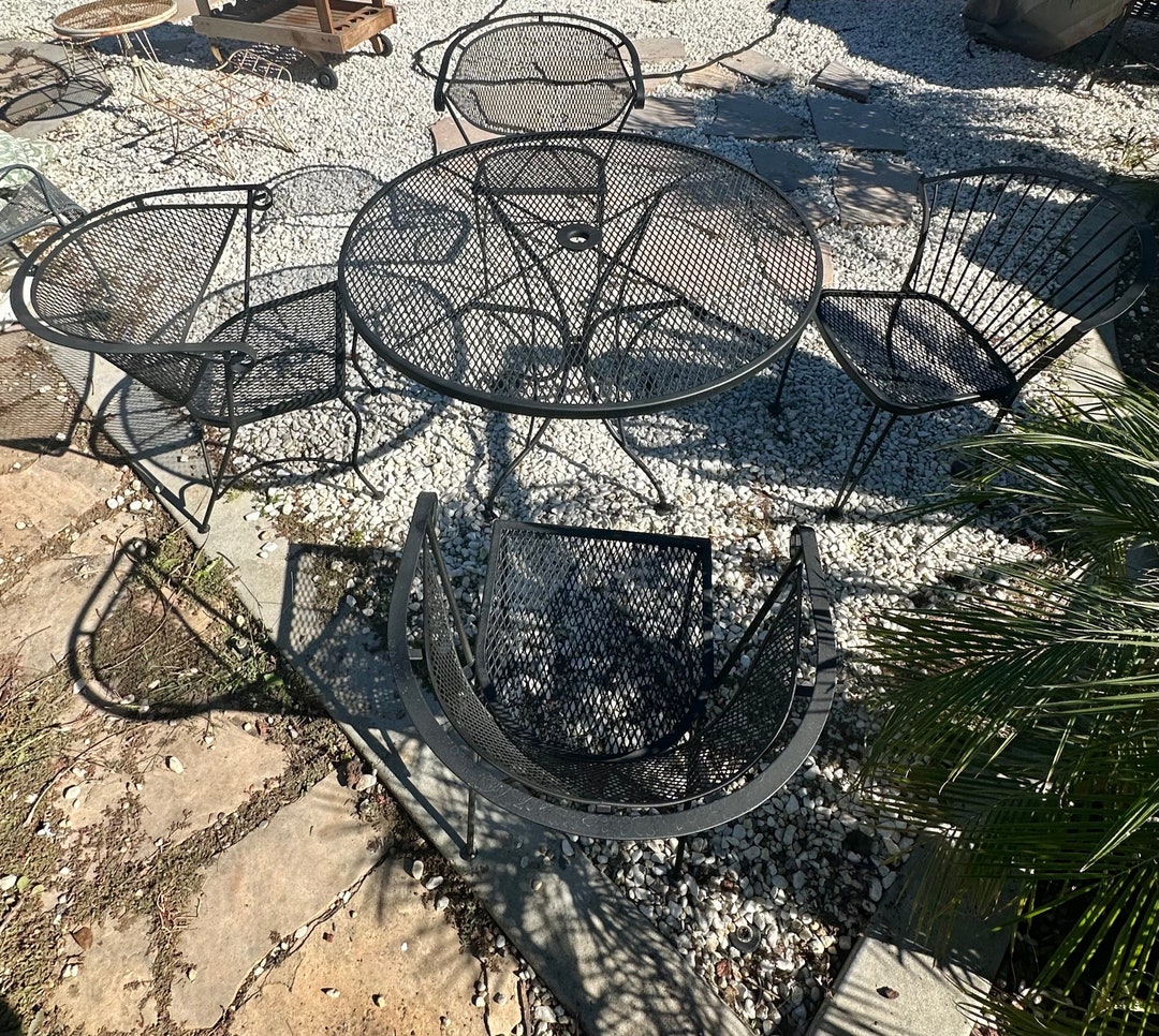 Vintage Russell Woodard Patio Set, Table + 4 Chairs, 1 Chair is