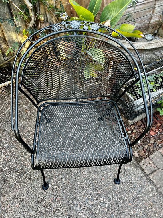 Woodard Vintage Bistro Set 3 Piece Set Barrel Armchairs With