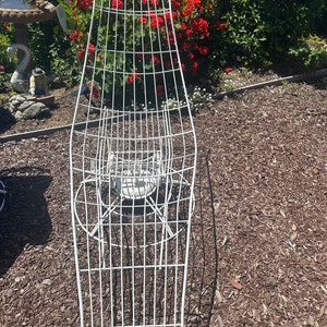 Homecrest Mid-century Wire Banana &quot;Siesta&quot; Lounge Chair, swivel and rocking,MCM, wrought Iron, circa 1960’s, made in USA