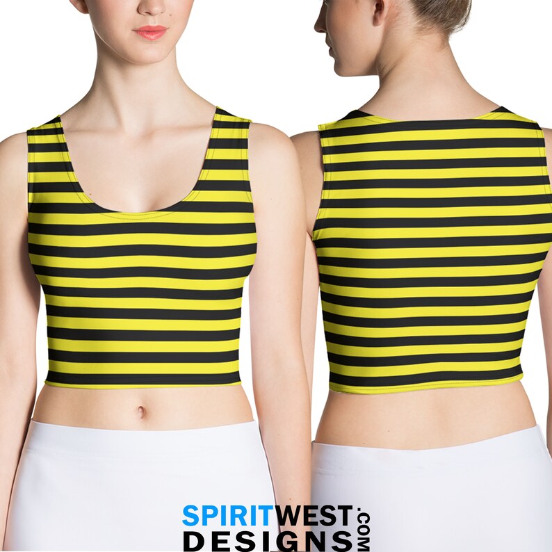 Op de afbeelding: Een geel en zwart gestreept crop top met een ronde hals en zonder mouwen. De top is gemaakt van een rekbare, comfortabele stof.