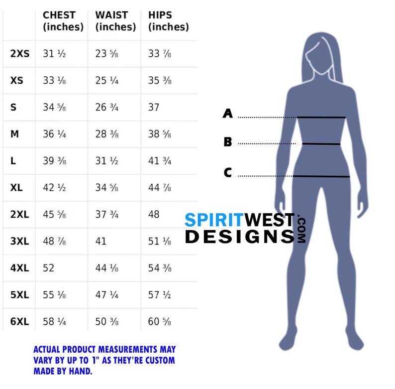 Puede incluir: Una tabla de tallas con medidas de pecho, cintura y cadera en pulgadas, que van desde 2XS hasta 6XL. Una silueta azul de una persona est&aacute; a la derecha, con puntos de medici&oacute;n etiquetados. El logotipo de Spirit West Designs es visible.