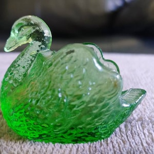 Vintage Small L.E Smith Green Glass Open Swan Salt Cellar Dip Dish