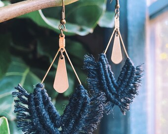 Pendientes de flecos de Macrame negro
