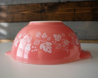 Pyrex Pink Gooseberry Cinderella Nesting Bowls