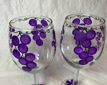 Wine Glasses, painted glasses, Handmade wine gift, WEDDING WINE Glasses, painted PAIR of wine glasses, purple grape wine glasses, Bridesmaid
