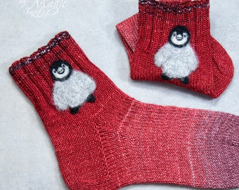 Rode wintersokken met naaldvilten pinguïn, kerstcadeaus