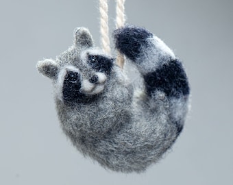 Naaldvilten wasbeerornament, rustiek huisdecor