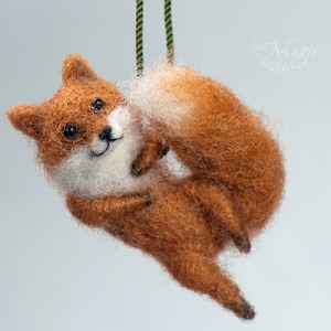 Needle felted fox necklace, felt fox, wool animal, needle felting fox, wool art, fox jewelry, animal art, fox pendant, fox gift