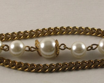 Vintage Faux Pearl and Gold Tone Chain Sweater Guard Sweater Clip