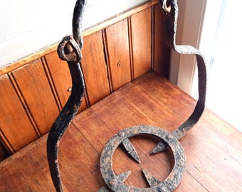 Soporte de hierro fundido antiguo para caldero, soporte colgante para olla de cocina para fuego abierto, equipo de cocina rústico