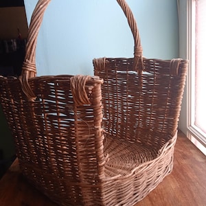 Rustikaler Aufbewahrungskorb aus Weidegeflecht: Handgemachter französischer Landhaus-Dekor Großer Aufbewahrungskorb.