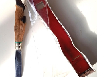Vintage kaasmes met voetgreep van hert: rustiek jachtdecor.