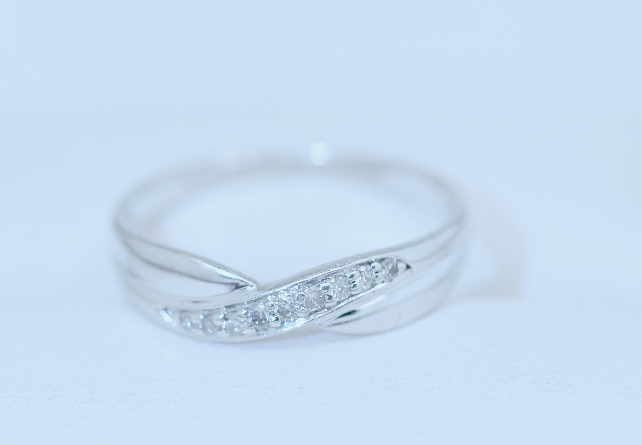 9K Solid Gold Band Ring With Natural Diamonds Absolutely