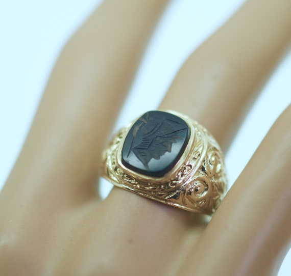 Vintage Jewellery Solid Gold Band Cameo Black Onyx