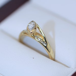 18K Solid Yellow Gold Vintage Jewellery Ring With Natural
