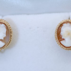 Vintage Antique 9K Solid Yellow Gold Cameo Screw Back Earrings Jewelry