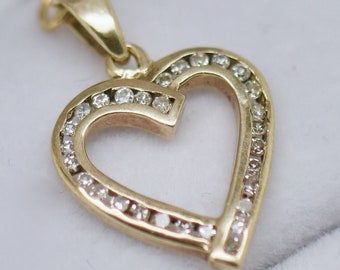 Fine Estate Jewellery Solid 9K Yellow Gold Heart Shape Pendant With Natural Diamonds Jewelry