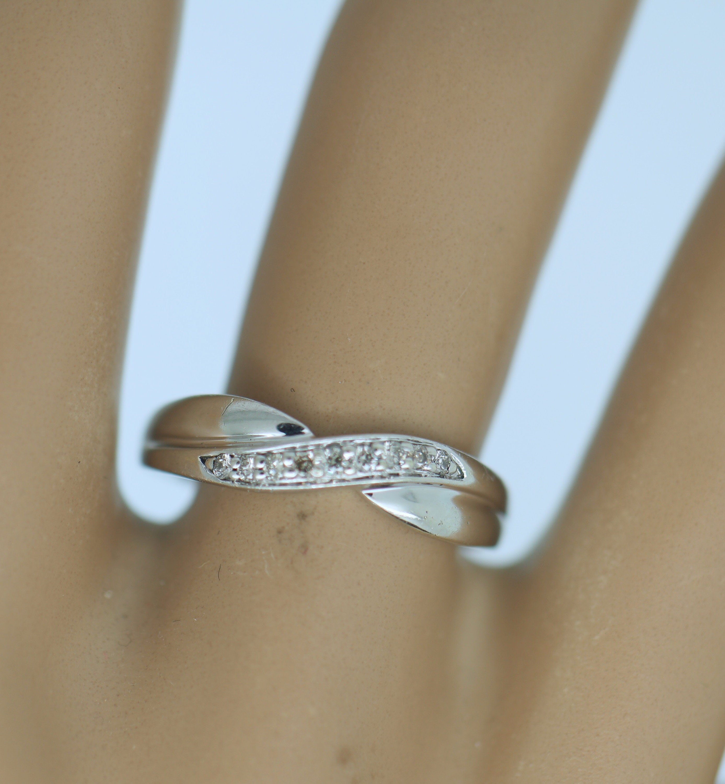 9K Solid Gold Band Ring With Natural Diamonds Absolutely