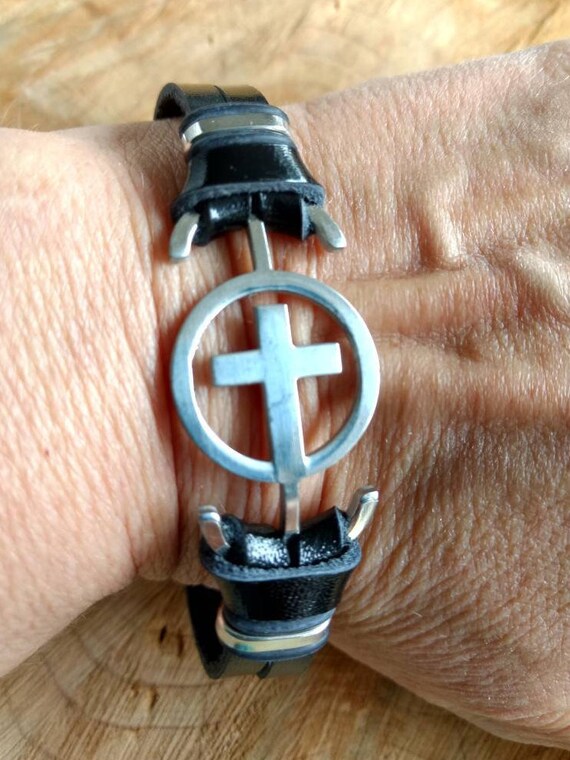 Christian Cross Leather Diffuser Bracelet Stainless Christmas Gift Aromatherapy Essential Oil Young Living Doterra Black Men Women Child