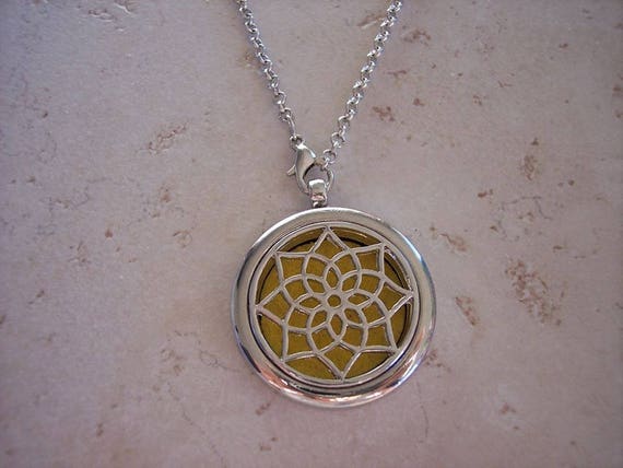 Diffuser Lotus Necklace Stainless Steel Locket Cork Aromatherapy Essential Oil Mothers Day Best Friend Christmas Gift Young Living Doterra