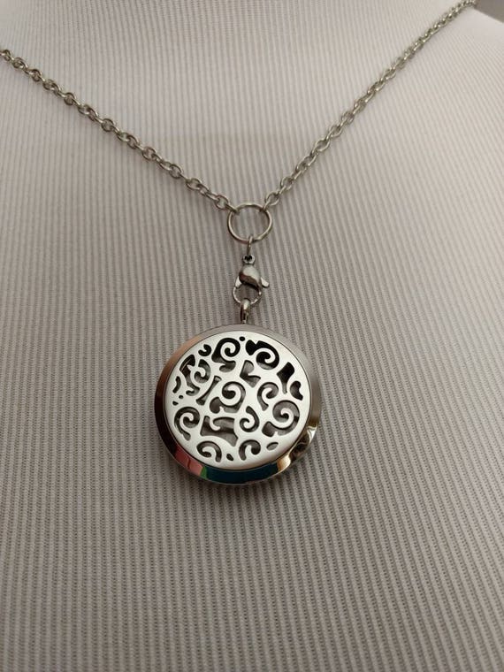 Diffuser Necklace Stainless Steel Locket Cork Aromatherapy Essential Oil Swirls Mothers Day Best Friend Christmas Gift Young Living Doterra