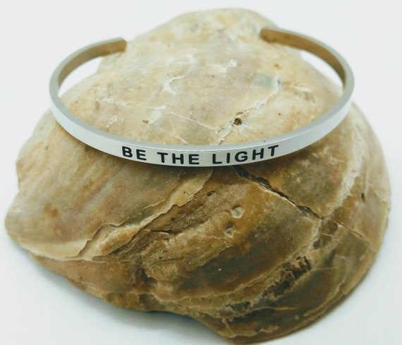 Inspirational Be The Light Engraved Bangle Cuff Bracelet Stainless Steel Word Silver Christian Religious Gift Mom Daughter Sister Christmas