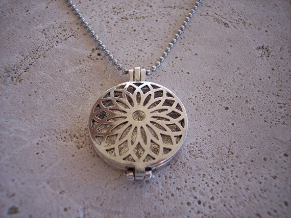 Lotus Boho Locket Diffuser Necklace Stainless Chain Aromatherapy Essential Oil Graduation Bridesmaid Birthday Gift Young Living Doterra