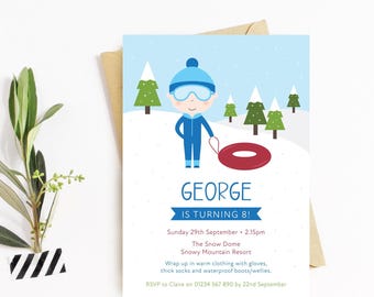 Könnte beinhalten: Eine Geburtstagseinladungskarte mit einer Zeichentrickfigur in blauer Winterkleidung und Skibrille, die einen roten Schneereifen hält. Der Text lautet GEORGE IS TURNING 8, Sunday 29th September, 2.15pm, The Snow Dome, Snowy Mountain Resort und RSVP.